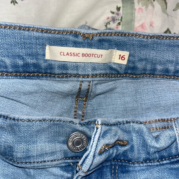 Levi's Women's Light Blue Straight Leg Jeans - Picture 4 of 5